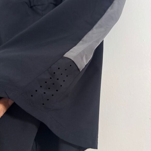 Mizuno Women's XL Black Running Alpha Short Athleisure Workout Gym - Picture 6 of 9